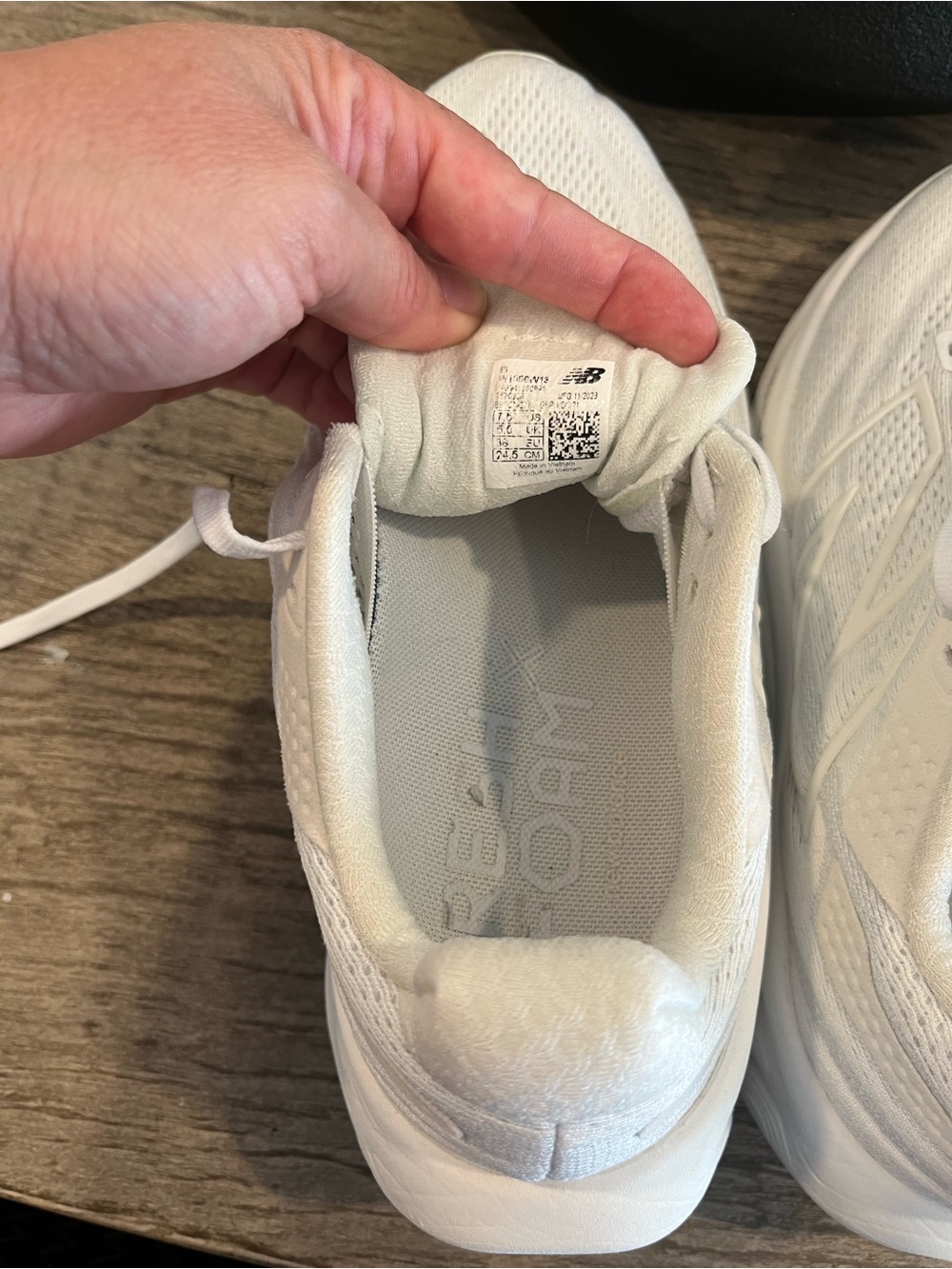 🖤 New Balance 7.5 All-White Lightweight Fresh Foam X 1080 v13 Running Sneakers - Picture 5 of 8